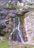 Гегский водопад, Красная точка в нижнем левом углу - это Шанди (